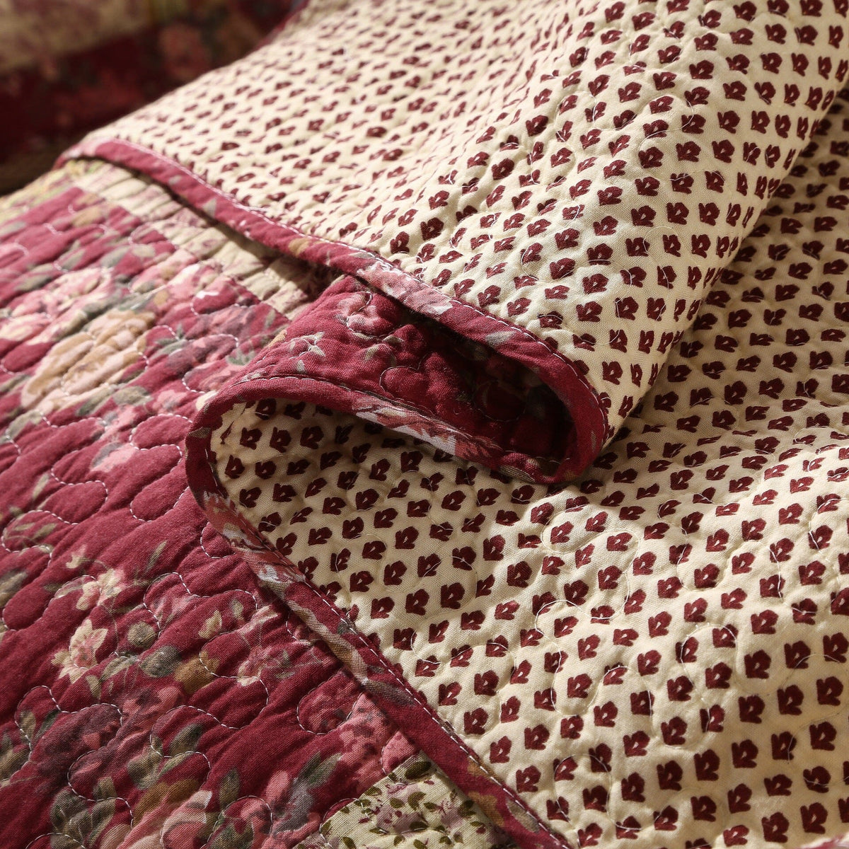 Tache Fairy Tale Tea Party Beige Burgundy Paisley Floral Cotton Patchwork Quilt Set (DXJ103443)