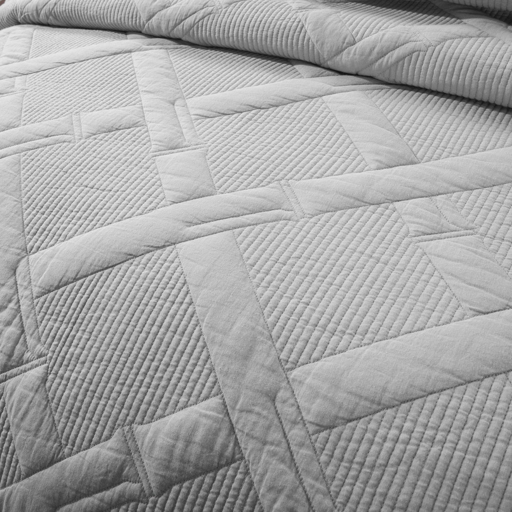Tache Soothing Pastel Silver Diamond Stitch Light Gray Cotton Quilt Set (JHW-862)