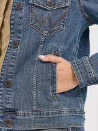 Wrangler - Women's Long Sleeve Classic Fit Denim Jacket - LWJ701D