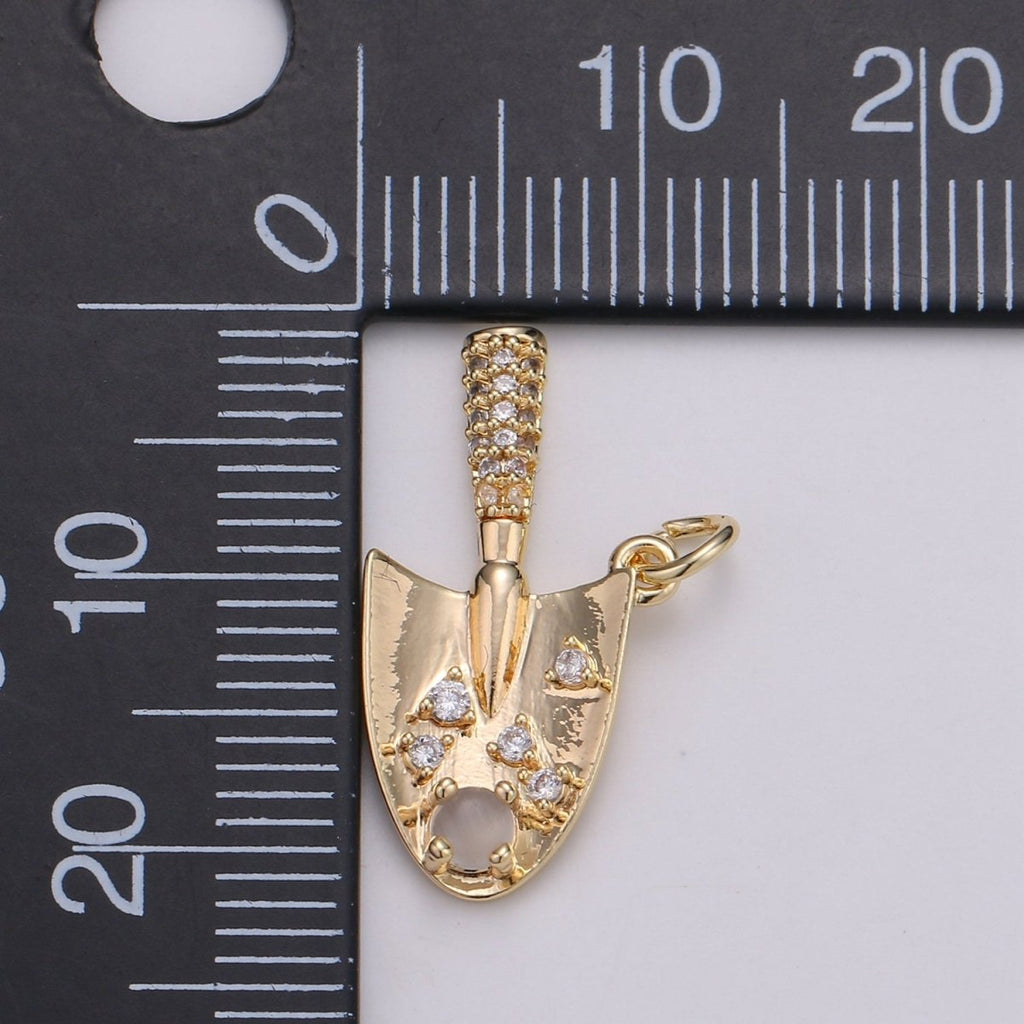Gold-Filled Garden Shovel Charm – 22 × 10 mm Gardening Gift