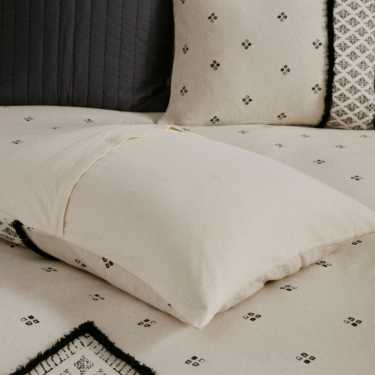 Full/Queen 3 Piece Flax and Cotton Blended Duvet Cover Set with Modern Boho Design
